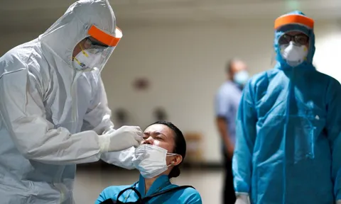 Từ các ca mắc Covid-19 tại sân bay, nhắc lại giải đáp của WHO về băn khoăn: "Virus SARS-CoV-2 có lây qua hành lý ký gửi không?"