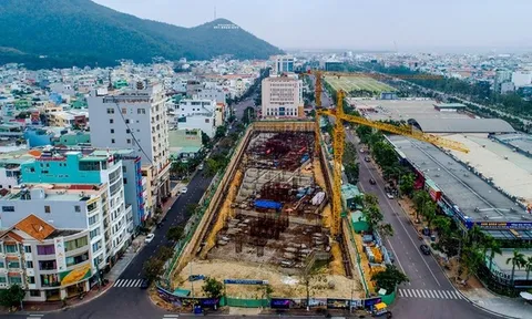 I-Tower Quy Nhơn của Đô Thành xây không phép giữa 'đất vàng': Con voi chui lọt lỗ kim?