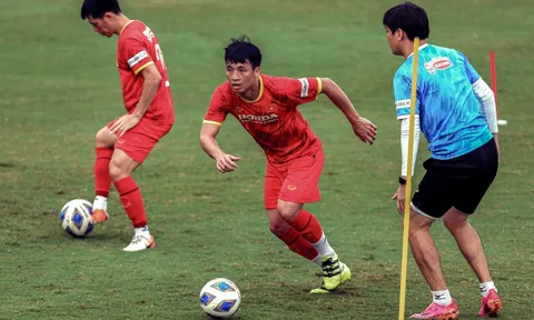 Tuyển Việt Nam đấu Saudi Arabia bằng bộ ba trung vệ vô địch AFF Cup?