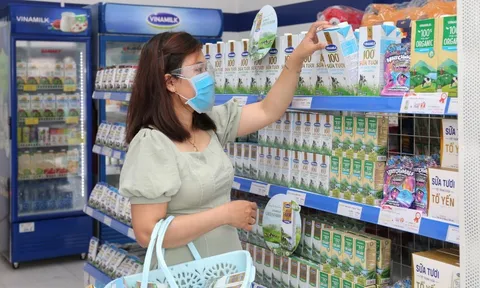 Người tiêu dùng yên tâm mua sữa với chương trình trợ giá từ Vinamilk