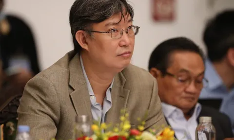 Tiêm nhanh vaccine mũi 2 - lối thoát duy nhất để 'rã băng' cho TP.HCM