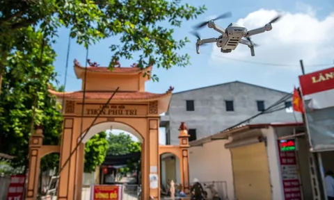 Sử dụng flycam để giám sát 'vùng đỏ' ở Hà Nội