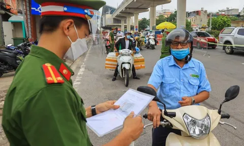 Vì sao 'giấy đi đường' của Hà Nội gây bức xúc?