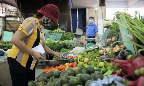 Giá thực phẩm ngoài siêu thị ở TP.HCM cao ngất ngưởng