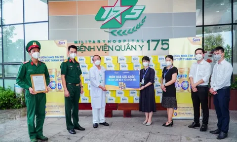 Vinamilk Sure Prevent Gold trao tặng 200.000 sản phẩm đến y bác sĩ, tiếp sức tuyến đầu khỏe mạnh