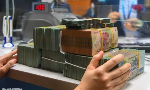 Nhiều ông lớn bất động sản vẫn "bán giấy lấy tiền" với lãi suất chót vót