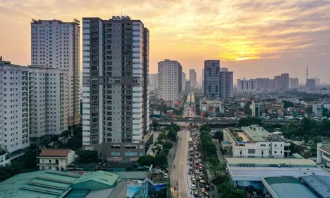 Hàng loạt sai phạm ở trục đường có chung cư dày đặc tại Hà Nội