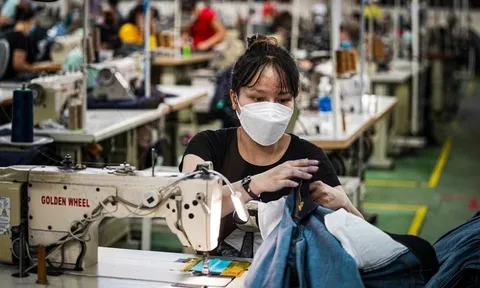 Trình Chính phủ dự thảo tăng lương tối thiểu cho người lao động từ 1/7