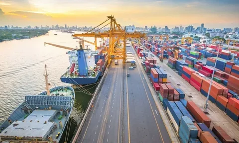 TP.HCM đề xuất giảm 50% phí cho hàng hóa đi đường thủy nội địa