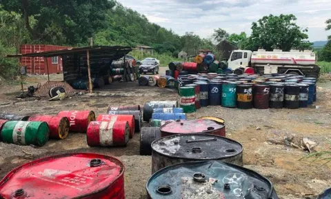 Nghệ An: Bắt quả tang cơ sở tái chế dầu nhớt thải trái phép
