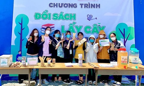 Đổi sách lấy cây lan tỏa lối sống xanh