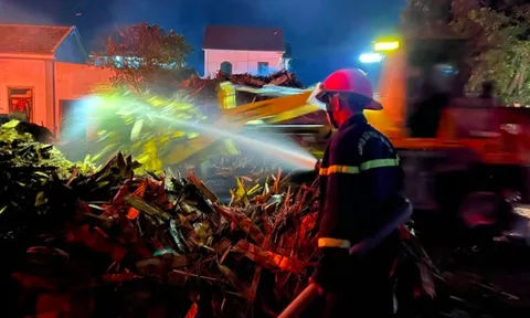 Nghệ An: Cháy lớn tại cụm công nghiệp Tháp – Hồng – Kỷ