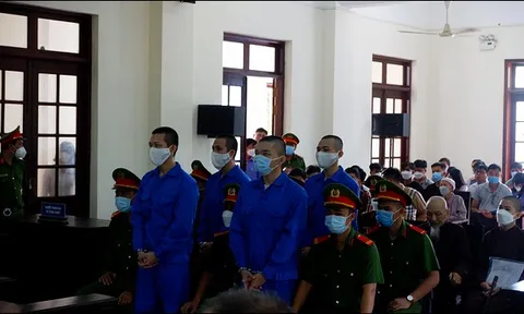 Bị cáo Lê Tùng Vân và 5 người vụ 'tịnh thất Bồng Lai' ra tòa
