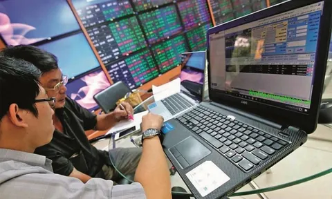 Thị trường chứng khoán đã rẻ, thời điểm để giải ngân?