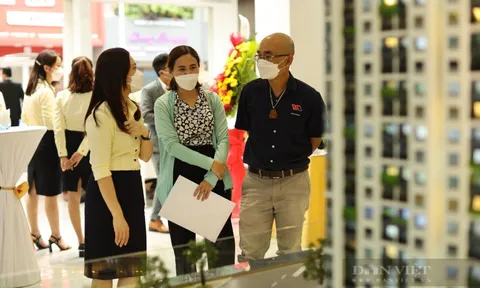 Dòng tiền âm, doanh nghiệp địa ốc tăng vay nợ để… chèo chống