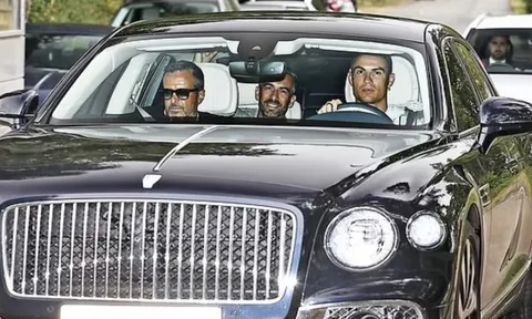 Manchester United quyết không để Ronaldo ra đi