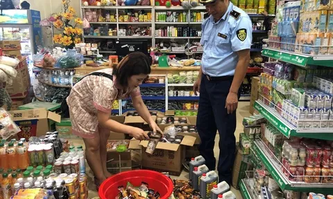 Phát hiện cơ sở kinh doanh thực phẩm nhập lậu, không đảm bảo vệ sinh an toàn thực phẩm