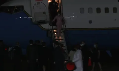 Máy bay chở Chủ tịch Hạ viện Mỹ Nancy Pelosi đáp xuống Đài Loan