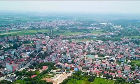Giá đất nền bỗng dưng rớt thảm, chung cư Hà Nội lại rơi vào vòng xoáy "bão giá"
