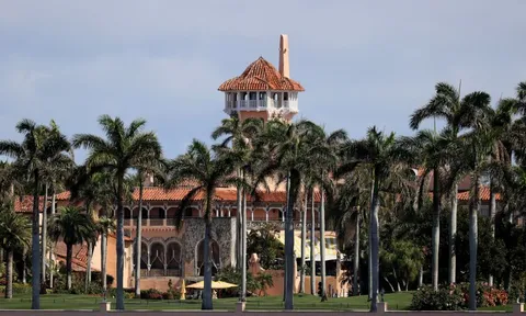Donald Trump tuyên bố nhà của ông đã bị FBI đột nhập