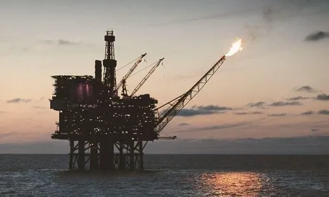 Chứng khoán phiên sáng 18/8: Họ dầu khí vượt trội, VN-Index rung lắc nhẹ đầu phiên