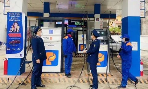'Găm hàng’ trong kinh doanh xăng dầu sẽ bị tước giấy phép vĩnh viễn