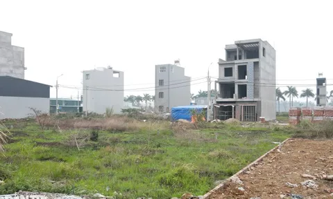 Đất đang rẻ dần, nhà đầu tư bất động sản vẫn e ngại mua vào