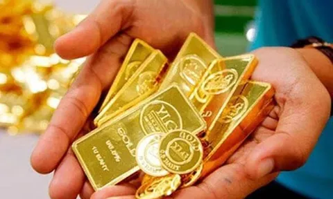 Giá vàng thế giới bứt tốc tăng mạnh, vàng trong nước đứng im