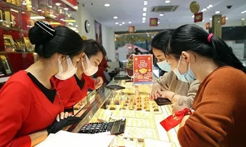 Giá vàng giảm trước ngày vía thần tài, USD 'rơi' tự do