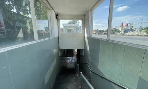 Hầm đi bộ ở TP HCM biến thành nơi ăn ngủ, hút chích