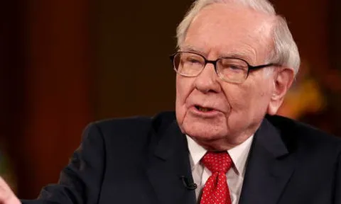 Warren Buffett liên tiếp bị S&P 500 đánh bại, tín hiệu gì cho thị trường chứng khoán?
