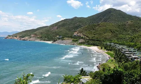 Vụ siêu dự án ôm trọn núi Cù Hin: Yêu cầu loại bỏ đất quốc phòng, đất rừng phòng hộ