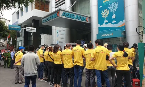 Ngân hàng bảo lãnh ở đâu, sao khách hàng phải đòi nhà khắp nơi?