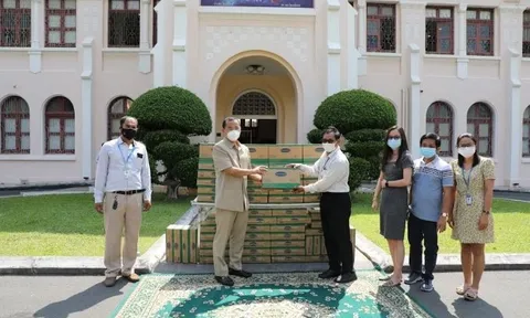 Angkormilk, công ty con của Vinamilk tại Campuchia, trao tặng 48.000 sản phẩm sữa hỗ trợ người dân và trẻ em “vùng đỏ” trong dịch covid-19