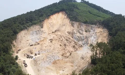 Công ty TNHH Hùng Bình: Khai thác đá không đúng thiết kế gây sạt lở đất rừng
