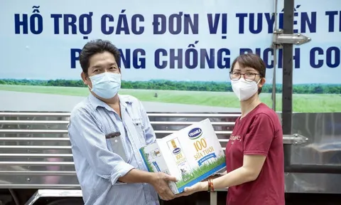 Vinamilk tiếp sức lực lượng tuyến đầu đang ngày đêm xét nghiệm sàng lọc cho người dân TP. Hồ Chí Minh