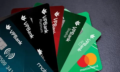 VPBank “nuốt lời”, bất ngờ thông báo thu phí giao dịch ngân hàng?
