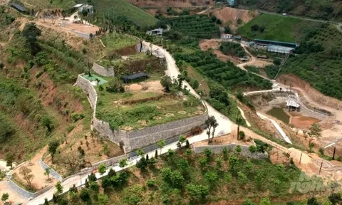 Hòa Bình: Dự án nghỉ dưỡng xây dựng không phép trên đất rừng, chính quyền làm ngơ?