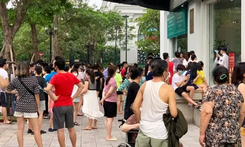 Chập tủ điện, hàng trăm cư dân Royal City chạy khỏi tòa R2