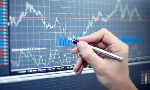 Thanh khoản bất ngờ giảm, VN-Index “xanh vỏ”