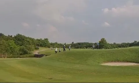 Hà Nội: Bất chấp lệnh cấm, sân golf Sky Lake vẫn ngang nhiên hoạt động giữa mùa dịch