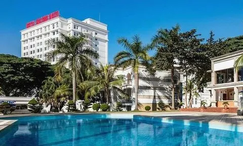 Lỗ trong 6 tháng đầu năm, cổ phiếu Quốc tế Hoàng Gia (RIC) tiếp tục vào diện kiểm soát của HOSE