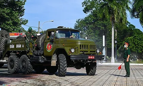 'Thủ tướng: Người dân TP.HCM tuyệt đối ‘ai ở đâu ở đó’ ít nhất 2 tuần