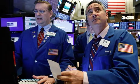 Chứng khoán Mỹ tăng vọt sau khi vaccine Pfizer được phê duyệt hoàn toàn