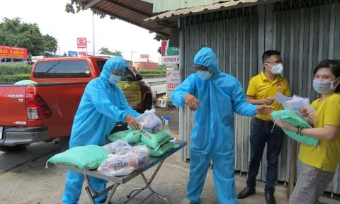 Công an TP.HCM không cấp giấy đi đường cho tổ chức chở oxy, suất ăn