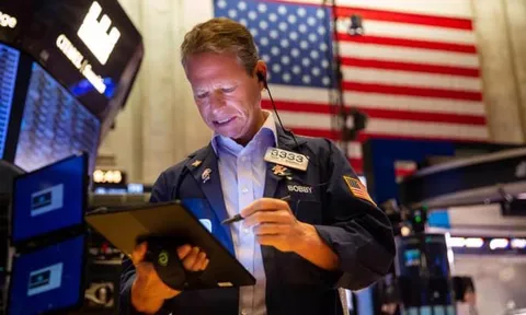 Chứng khoán Mỹ lập kỷ lục mới nhờ số liệu việc làm tốt, giá dầu tăng mạnh