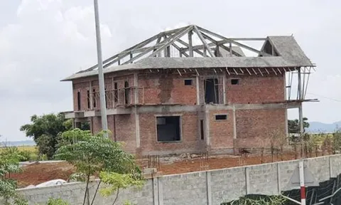 Tổ hợp công trình 'mọc chui' trên đất trồng lúa