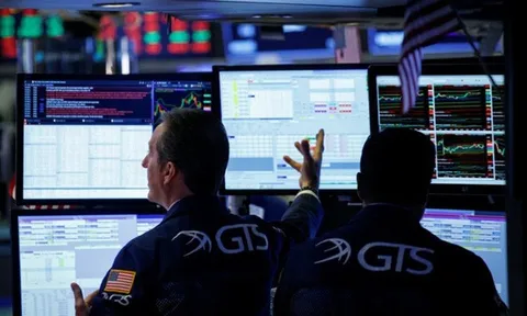 Số đơn xin trợ cấp thất nghiệp thấp nhất gần 18 tháng, Phố Wall tiếp tục giảm