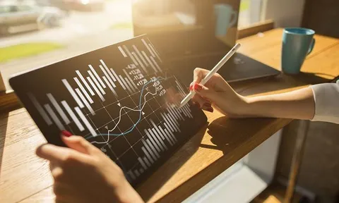 Cổ phiếu ngành thép và dầu khí khởi sắc, VN-Index tăng hơn sáu điểm
