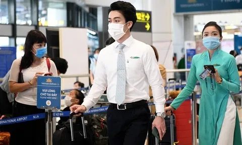 Cổ phiếu Vietnam Airlines loạng choạng trong vùng thời tiết xấu